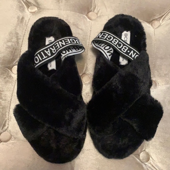 BCBG black furry slippers with elastic strap, new - Picture 1 of 7